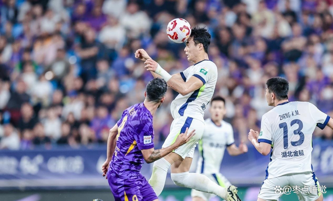 爱游戏中国-武汉三镇发布备战花絮；国际比赛日再遭质疑；意甲任务艰巨；年轻球员得到机会