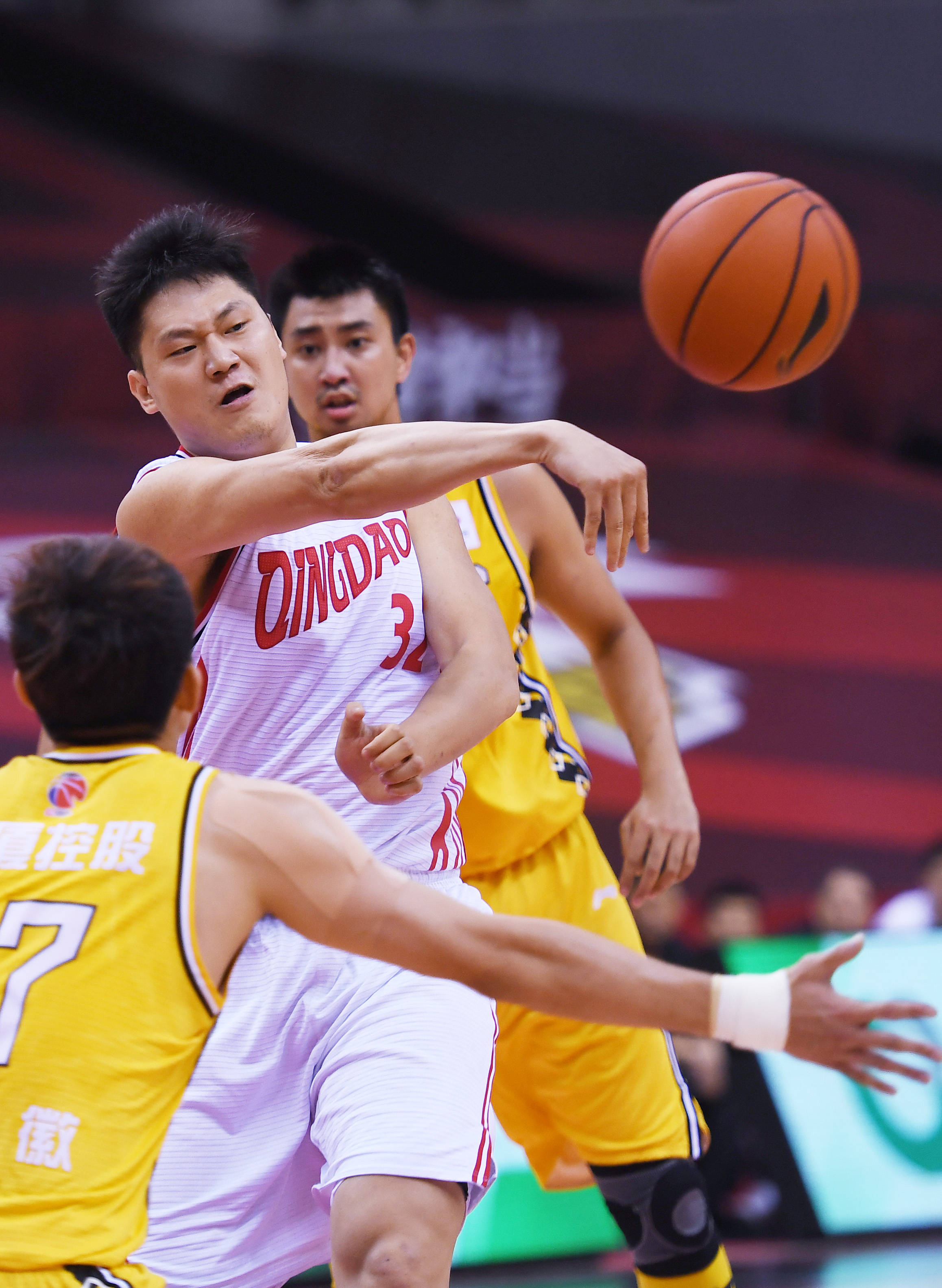 爱游戏中国-冲刺阶段广东宏远备战CBA季后赛费城76人临场应变备战意大利杯，圣安东尼奥马刺复出首秀备战NBA季后赛都惊呆了