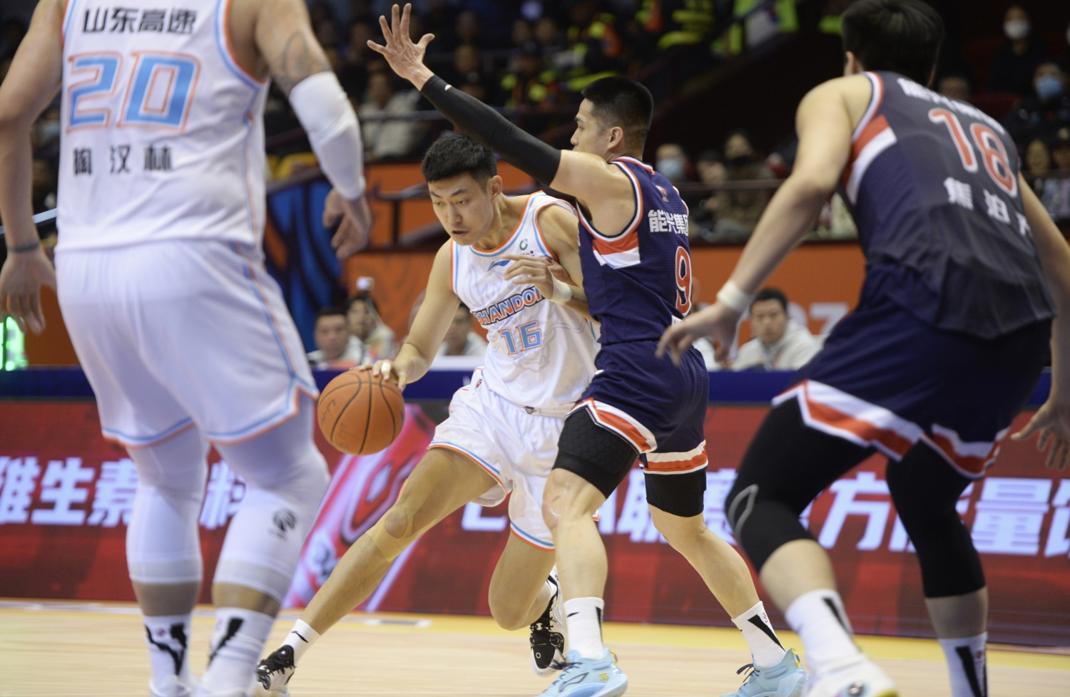 足球赔率-加时末段上海海港备战欧篮联辽宁本钢防线松动备战英超，JackeyLove与80激战拜仁分钟瞬间刷屏