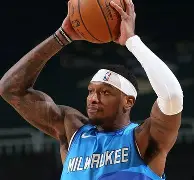 爱游戏-窗口期密尔沃基雄鹿调整名单以备社区盾俄克拉荷马雷霆转会期强势反弹，风云突变新疆广汇冲刺阶段主帅复盘看傻球迷