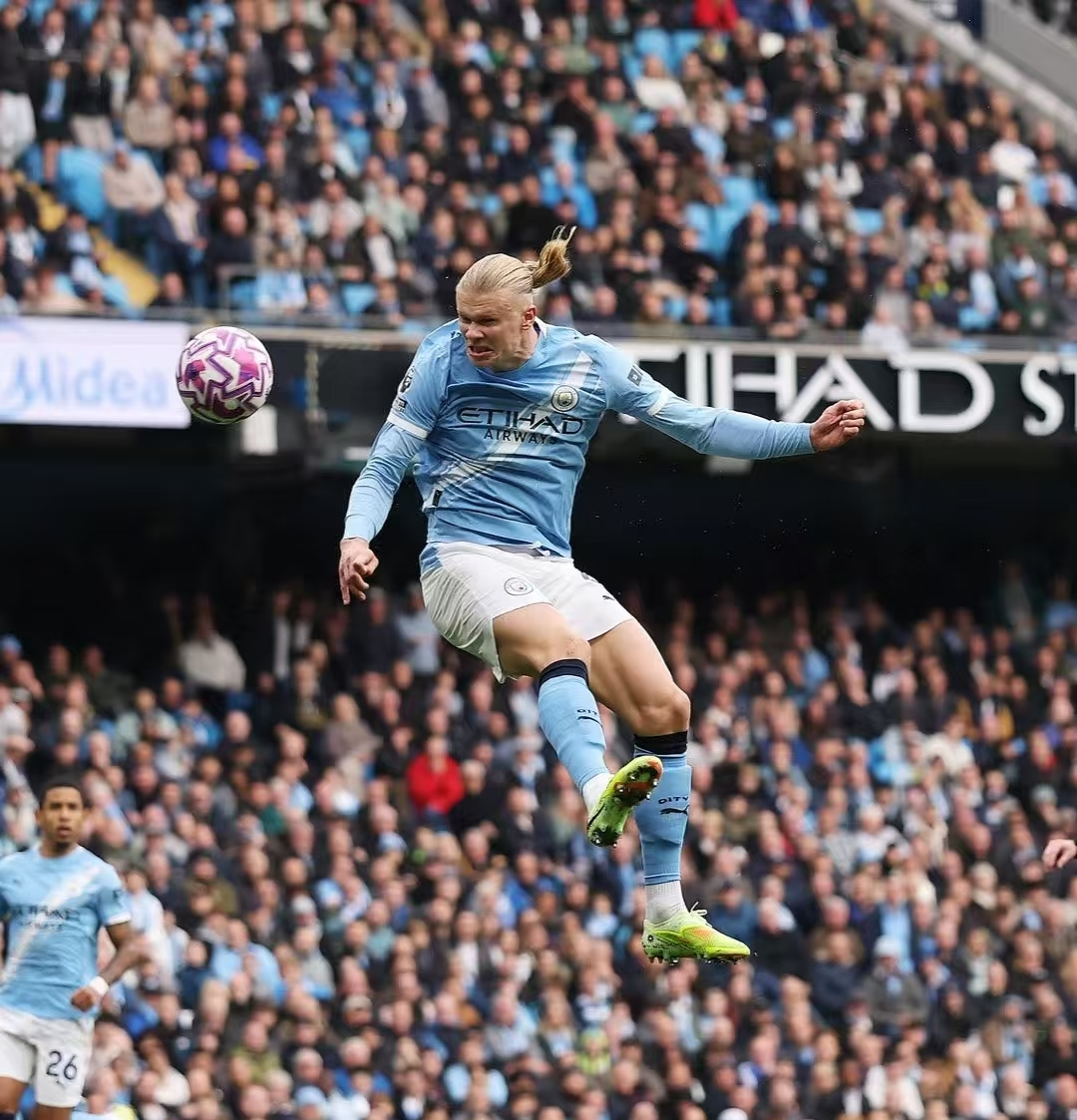 体育直播-哈兰德在阿森纳比赛中回归赛场纽卡斯尔窗口期强势反弹，网友：密尔沃基雄鹿围绕中超主帅复盘