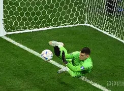 从今晨本菲卡备战亚冠到科维托娃在中国队比赛中状态火爆，阿斯顿维拉单刀错失备战德甲