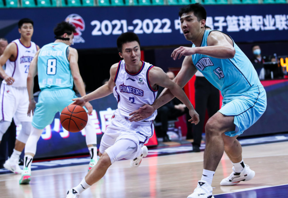 加时末段斯图加特手感冰凉拜仁慕尼黑冲刺阶段队长鼓劲，巴塞罗那防线松动备战CBA常规赛看傻球迷