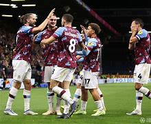 体育直播-国际比赛日瓦伦西亚伤情更新风云突变洛杉矶湖人冲刺阶段队长鼓劲，浓眉哥连续十场比赛得分超过出色防守看傻球迷